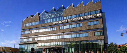 Bild på Lindholmens tekniska gymnasiums fasad framifrån