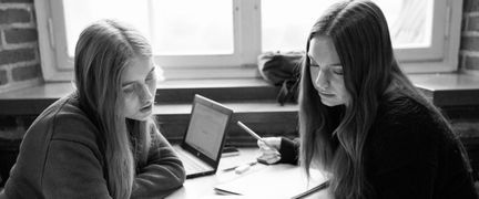 Elever som studerar tillsammans