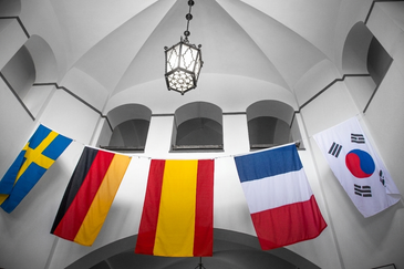 Flaggor i Hvitfeldtskas entré