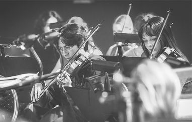 Personer som spelar på konsert