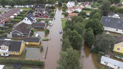Översvämmat villaområde 