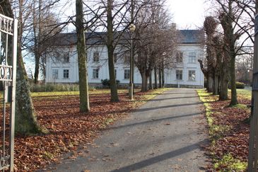 Stora Katrinelunds landeriet med sin frodiga grönska ligger precis mittemot Ullevi på Levgrensgatan.