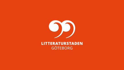 Litteraturstadens symbol i vitt på en röd bakgrund 