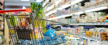 En kundvagn i en mataffär.