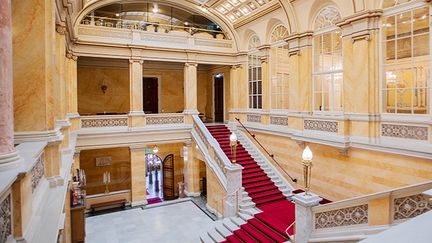 Trapphallen sedd från galleriet på översta våningen, 2021.