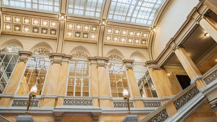 Trapphallen i centrum av Börsenhuset