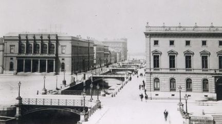Vy över Börsen och Östra hamngatan kring 1890.