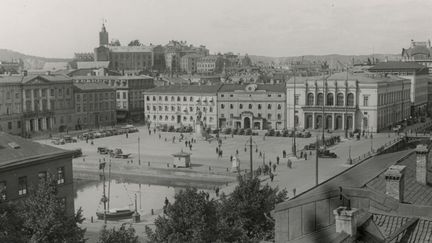 Gustaf Adolfs torg med kvarteret Högvakten och Börsen på 1920-talet. 
