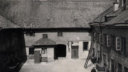 En av kvarteret Högvaktens innergårdar 1809. 