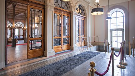 Smetanarummet, med sin port mot Gustaf Adolfs torg, fungerar idag som huvudentré till Börsen. 