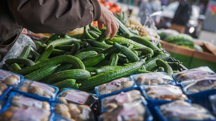 Grönsaker på ett marknadsbord