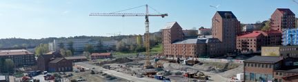 Byggplats med lyftkran 