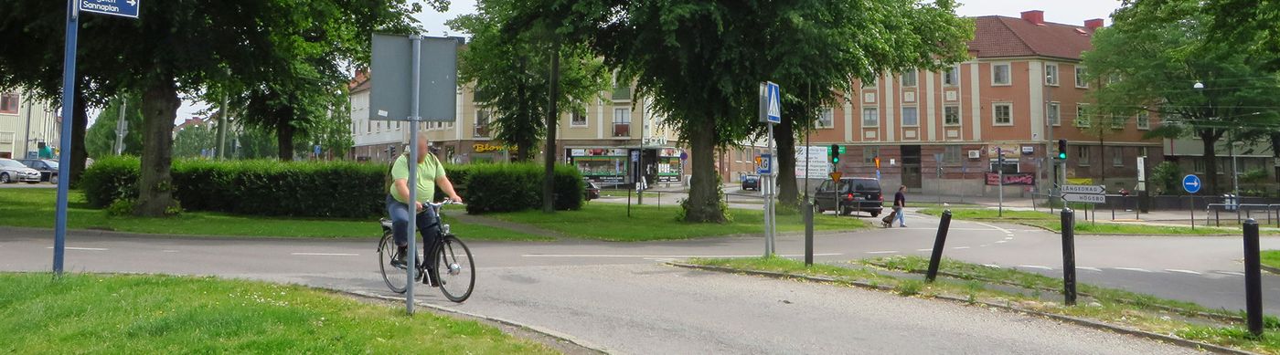 Bild av cyklist som cyklar på Mariagatan 