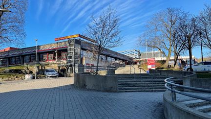 Frölundabadet sett från Frölunda torg