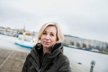 kvinna som ler