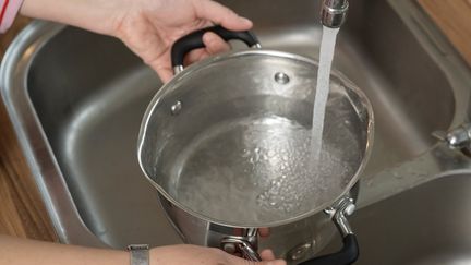 Kastrull full med vatten