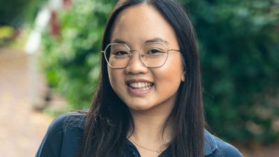 Porträtt utomhus av en undersköterska i hemtjänst