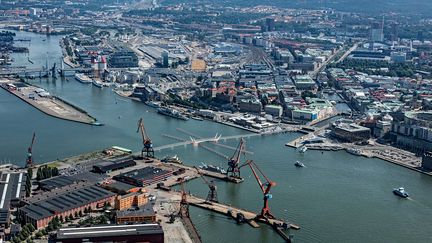 Illustrationsbild av den nya gång och cykelbron som går över Göta Älv.