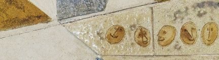 Ett foto av detaljer av en relief av glaserad keramik. Foto: Lo Birgersson