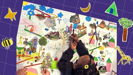 Barn som skapar konst, ritar och uttrycker sina idéer i en kreativ miljö