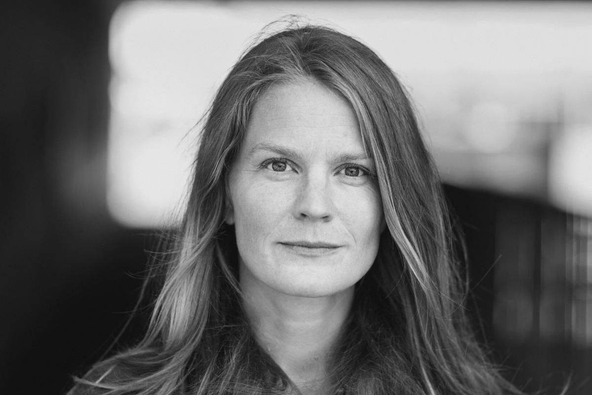Pressbild på den norska författaren Ingvild H. Rishøi