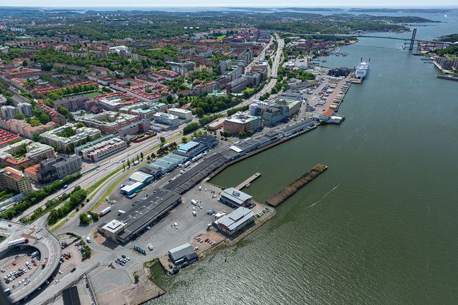 Vy över delar av Södra älvstranden med bebebyggelse vid vattnet