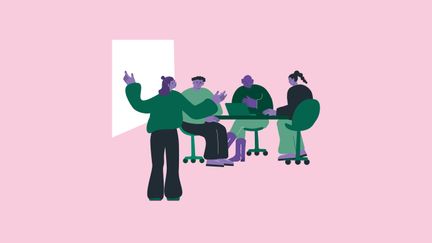 Fyra personer har ett möte runt ett bord