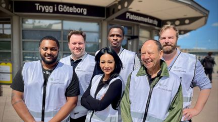 trygghetsvärdar i vita västar