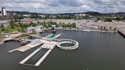 Ett hamnbad i älven med en rund 