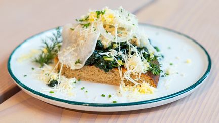 En maträtt på en tallrik