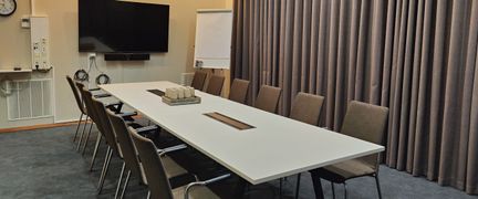 Nielsen har plats för upp till 12 personer.