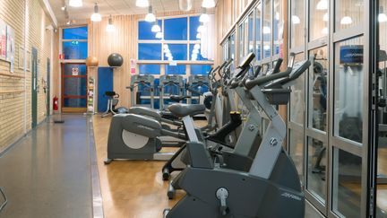 Motionscyklar i Länsmansgårdens motionscentrums gym.