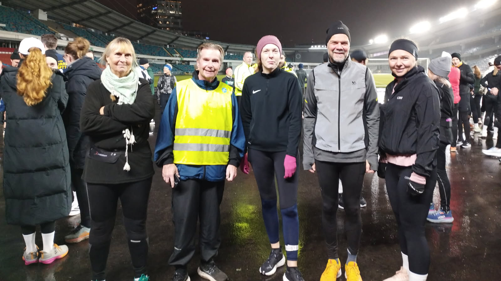 På bilden ses från vänster, medarbetarna på Göteborg distans, Tina Nilsson, Anders Wallin, Anita Grigic Magnusson, Patric Ohlén, Hanna Gilbert. 