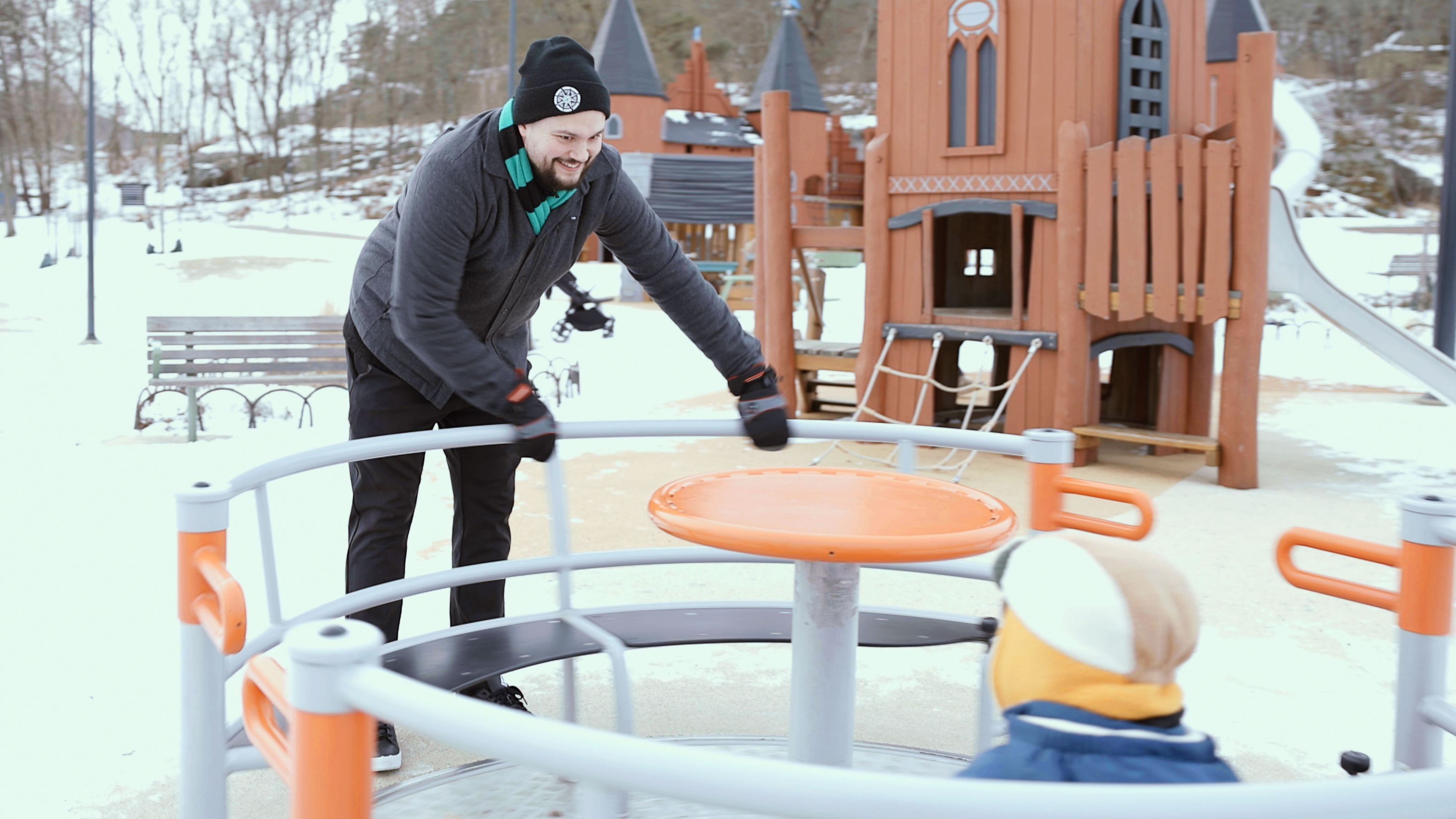 ”Alla människor har nog lite lek inom sig” – Alexander vill locka till rörelseglädje