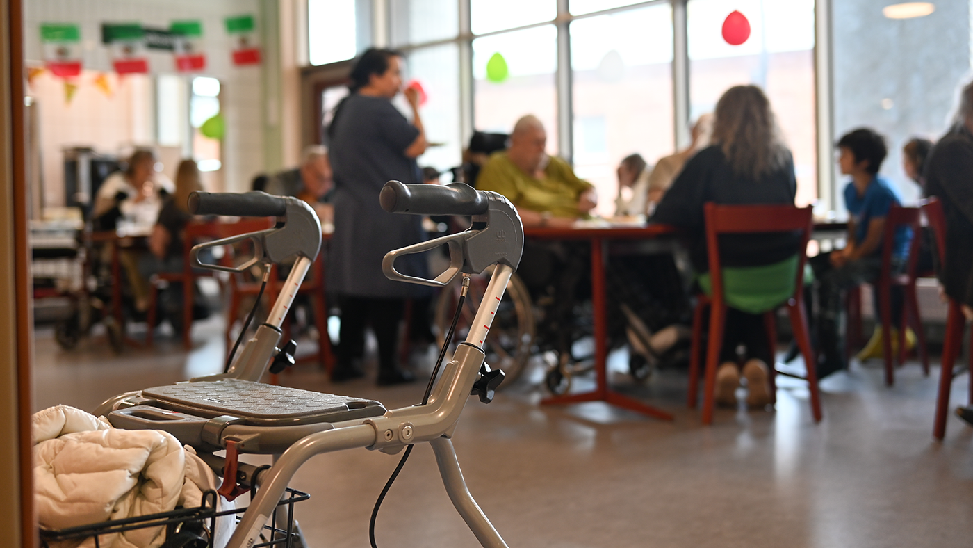 Här möts gamla och unga.