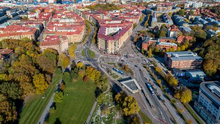 Flygbild över Llinnéplatsen med trafikapparaten i fokus