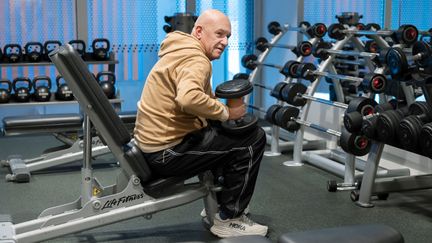 Äldre person på gymmet i Angered