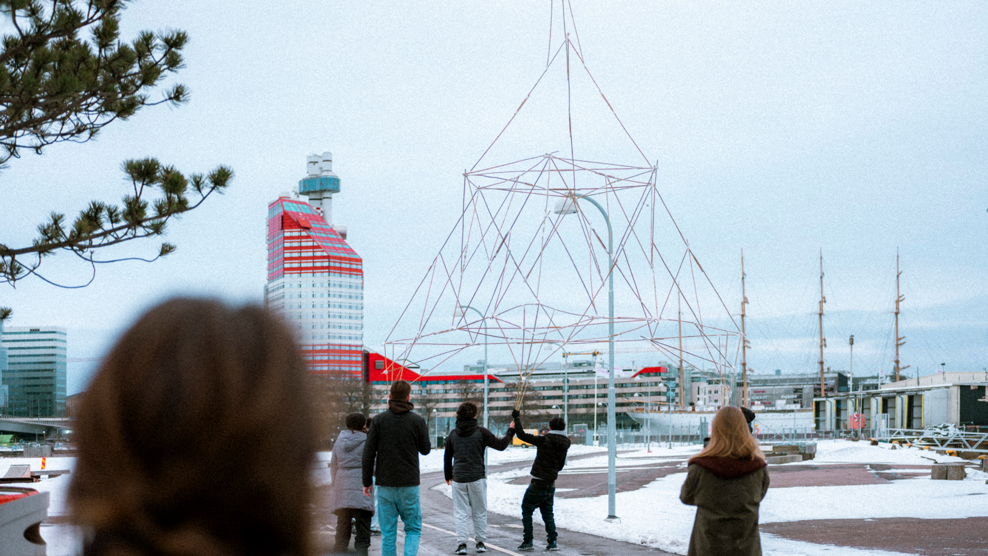 Ungdomar formar det nya Kanaltorget