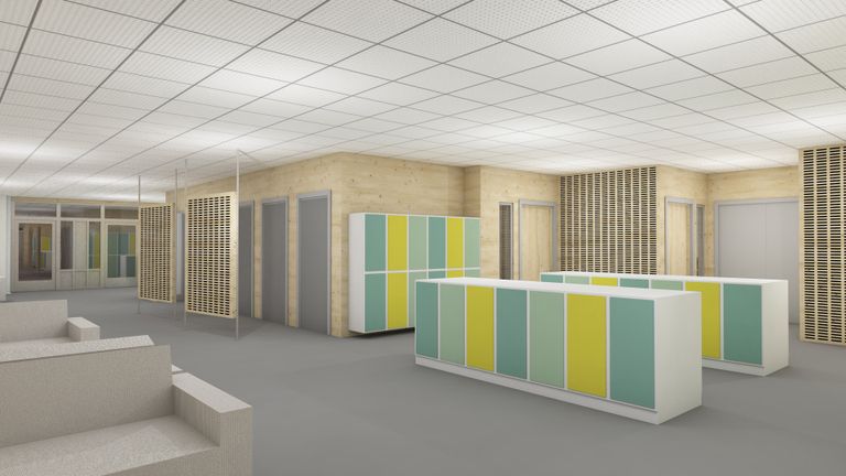 Skolkorridor med väggar i plywoodträ. Elevernas skåp har olika nyanser av ljusgrön och gula färger.