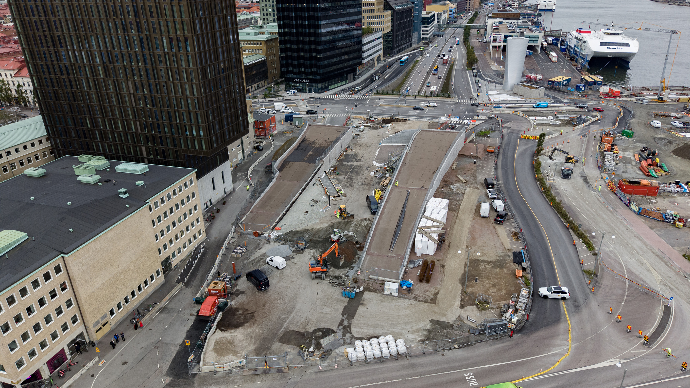 Arbetsomr&aring;de &ouml;ver den kommande J&auml;rnv&aring;gsparken sedd &ouml;ster ifr&aring;n. 