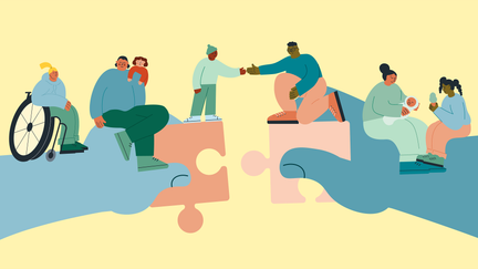 Två händer som håller i pusselbitar. På händerna finns barn och unga. 