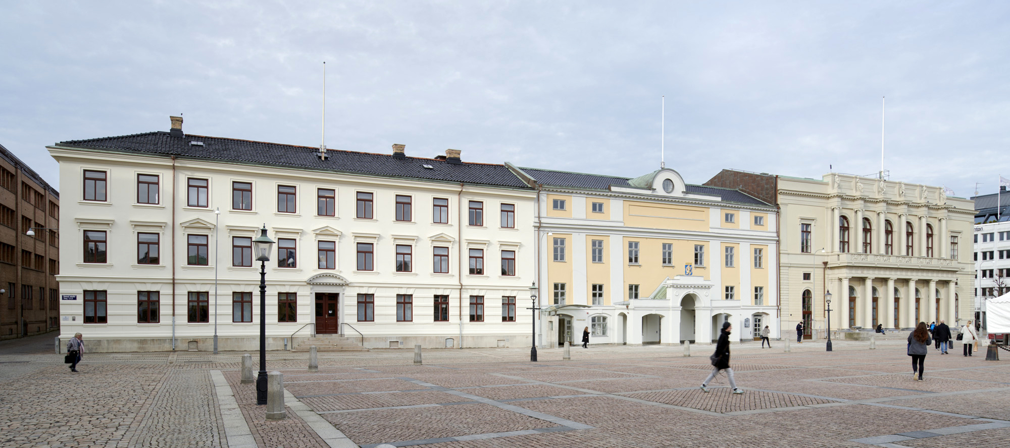 Hela kvarteret Högvakten med Börsen längst till höger, 2019. Foto: Bert Leandersson, Higab