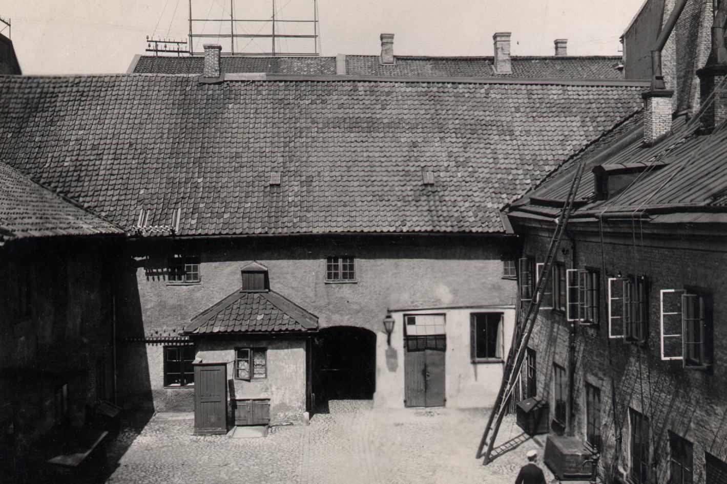 En av kvarteret Högvaktens innergårdar 1809. Fotograf: Emil Bäcklin Källa: Göteborgs stadsmuseum