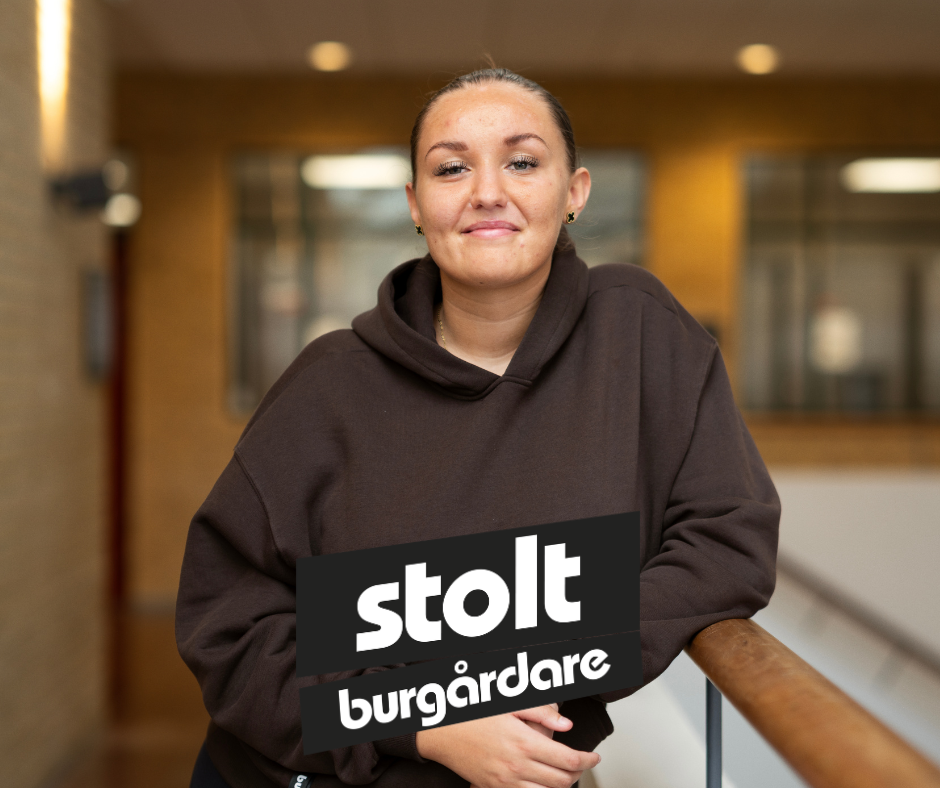 Elev Elenora med logotypen Stolt Burg&aring;rdare