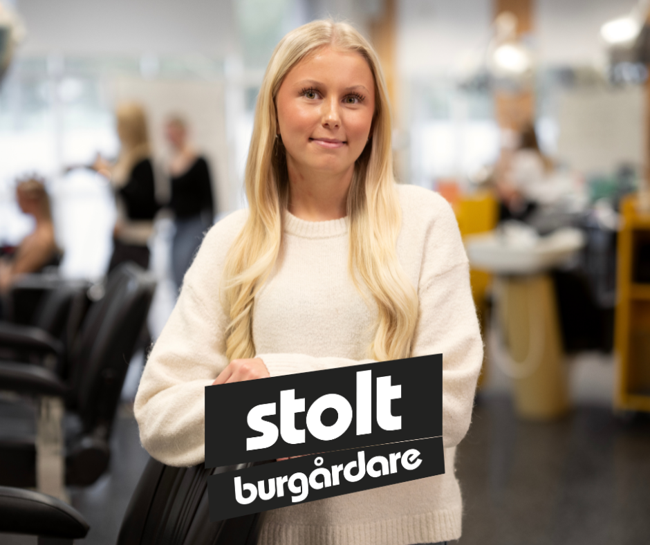 Elev Emma med logotypen Stolt Burg&aring;rdare