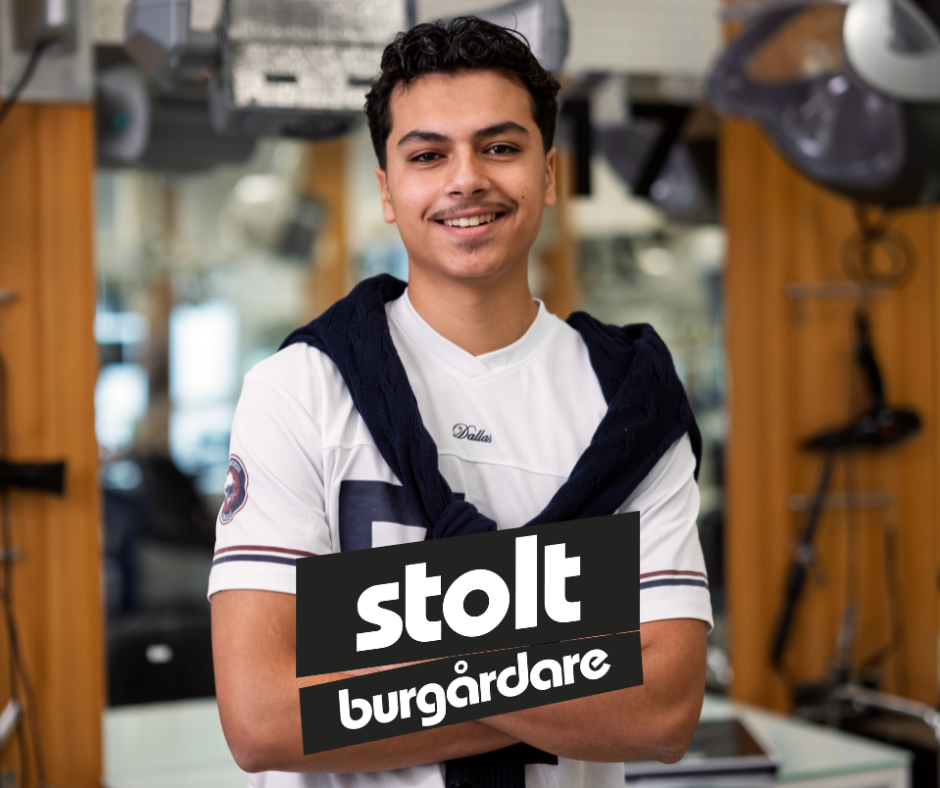 Elev Adnan med logotypen Stolt Burg&aring;rdare